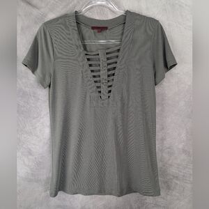 Red By BKE Size Small Gray Blouse Short Sleeve Knit